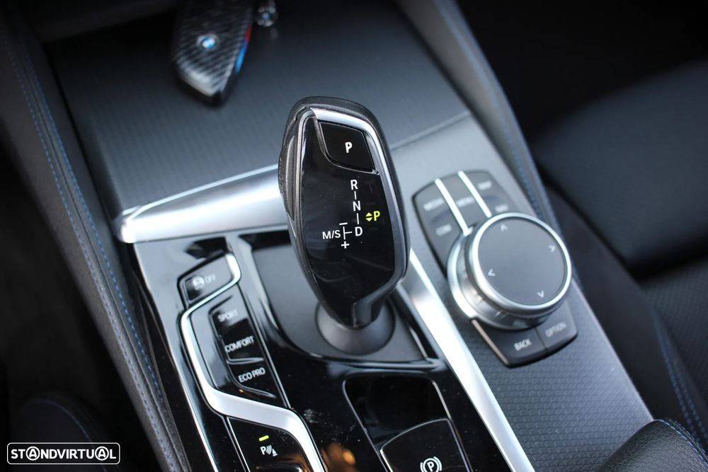 BMW 520 d Pack Desportivo M Auto - 24