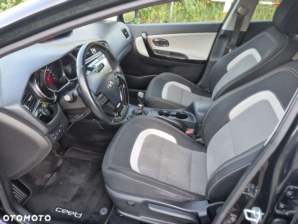 Kia Ceed 1.6 GDI Dream Team Edition - 18
