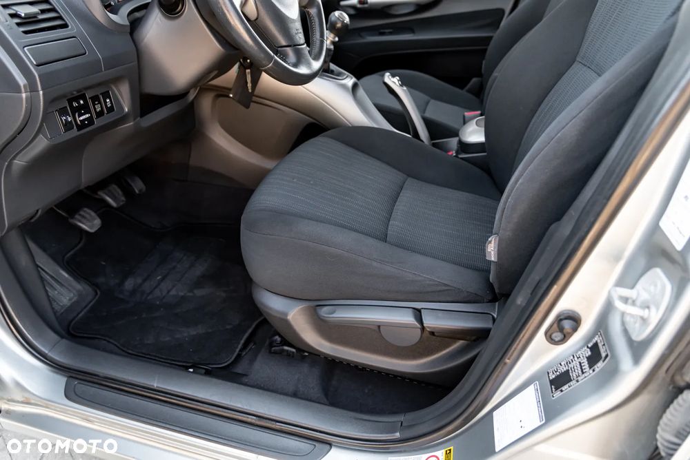 Toyota Auris 1.33 VVT-i Terra - 19