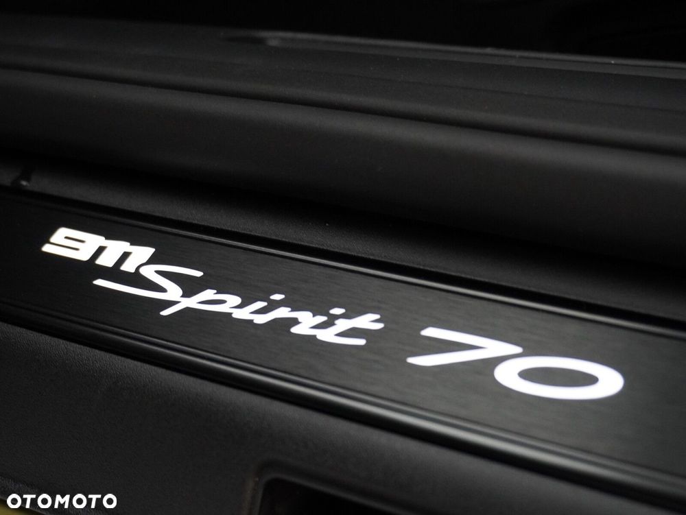 Porsche 911 Carrera T-Hybrid Spirit 70 - 25