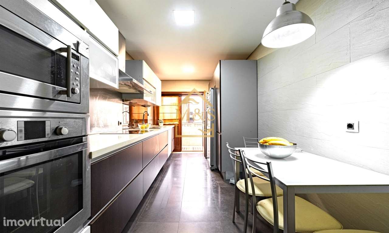 Apartamento T4 com terraço de 100Mts - Metro - Porto - Grande imagem: 2/19