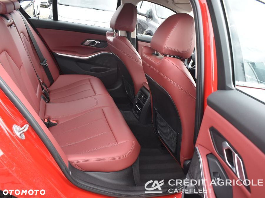 BMW Seria 3 330i xDrive Sport Line - 16