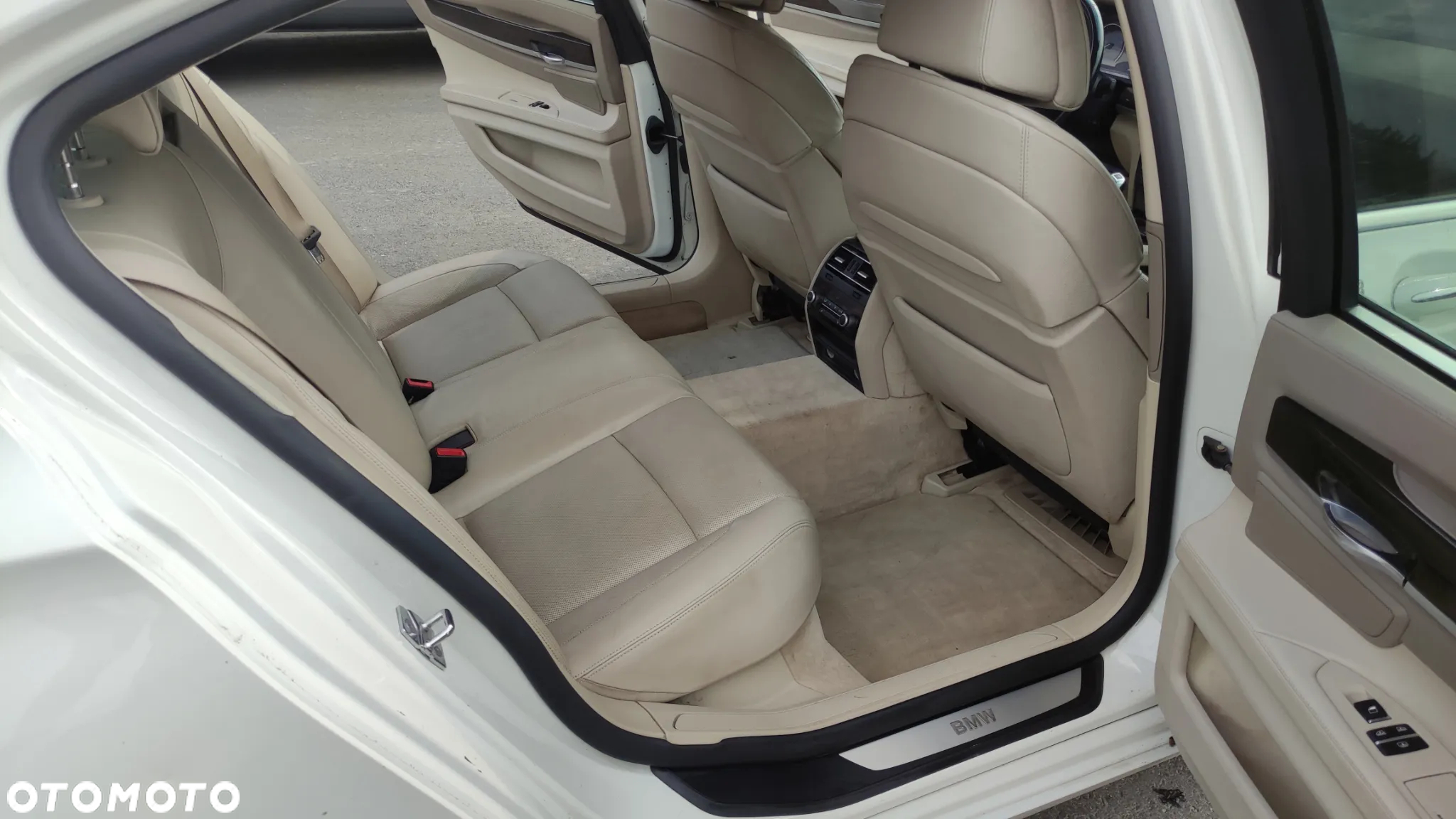 BMW Seria 7 750i L - 16