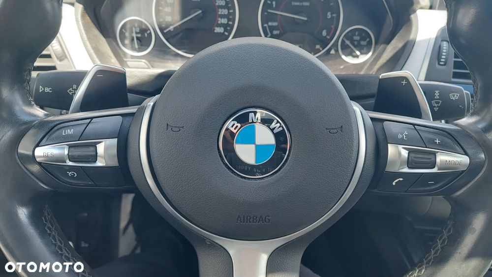 BMW Seria 3 330d Edition M Sport Shadow - 23
