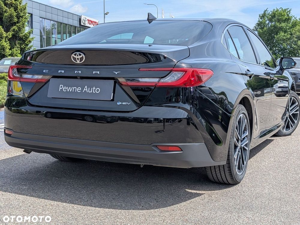 Toyota Camry - 23