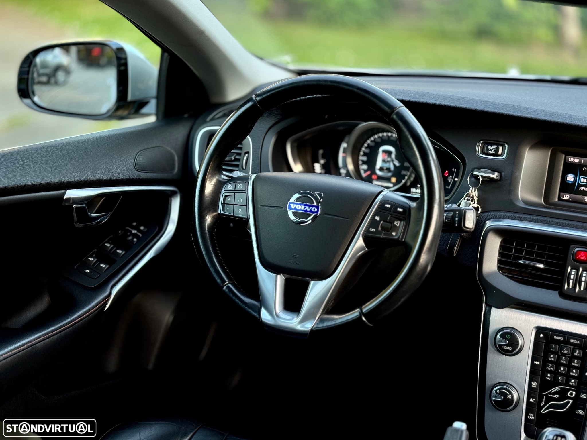 Volvo V40 1.6 D2 R-Design Momentum - 10