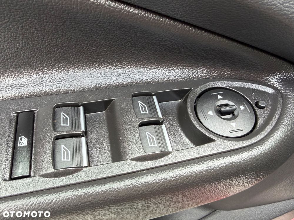Ford Kuga - 10