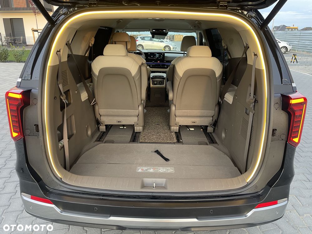Kia Carnival - 25
