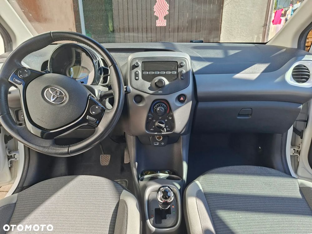 Toyota Aygo x.shift x-play connect - 5