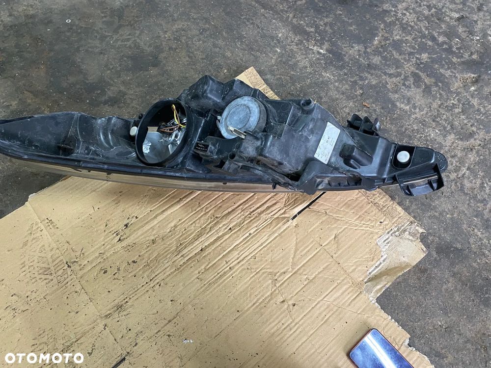 PEUGEOT 207 LAMPA PRAWA LEWA PRZÓD - 4