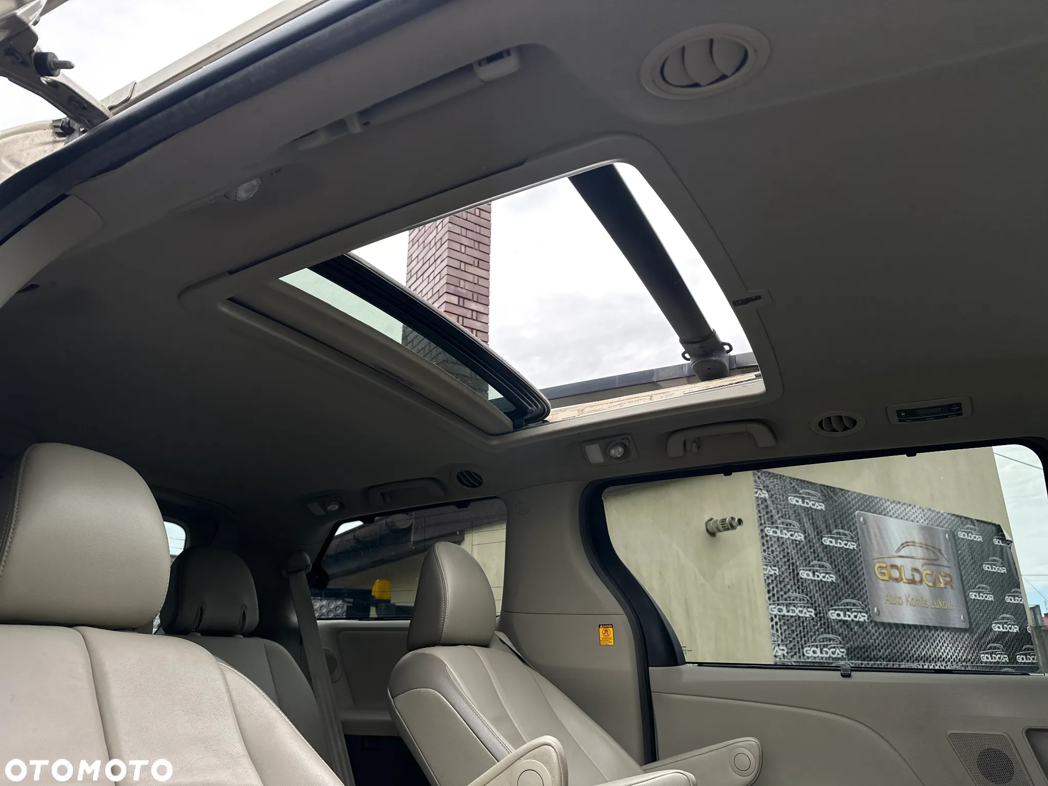 Toyota Sienna - 16