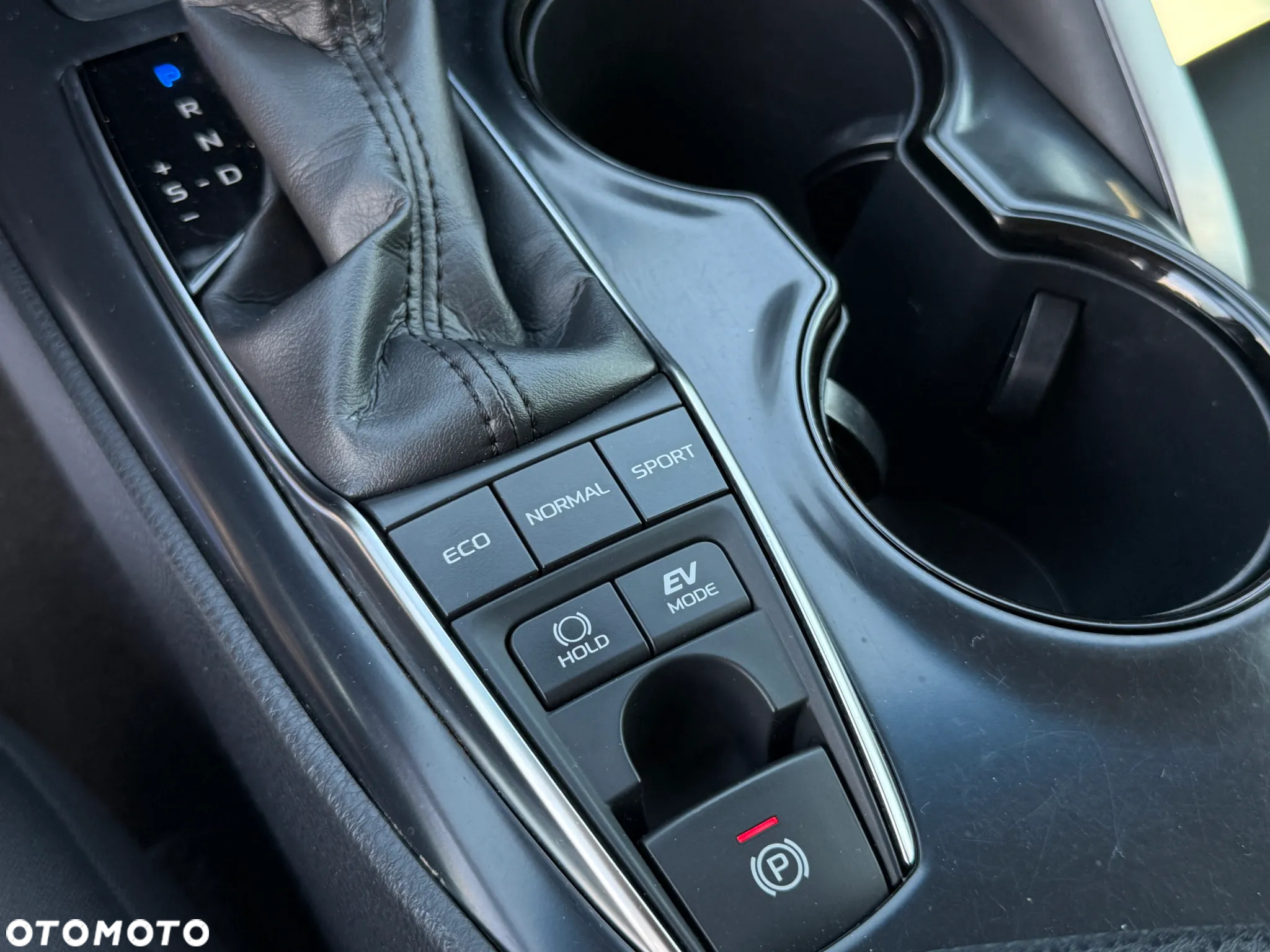 Toyota Camry 2.5 Hybrid Comfort CVT - 22