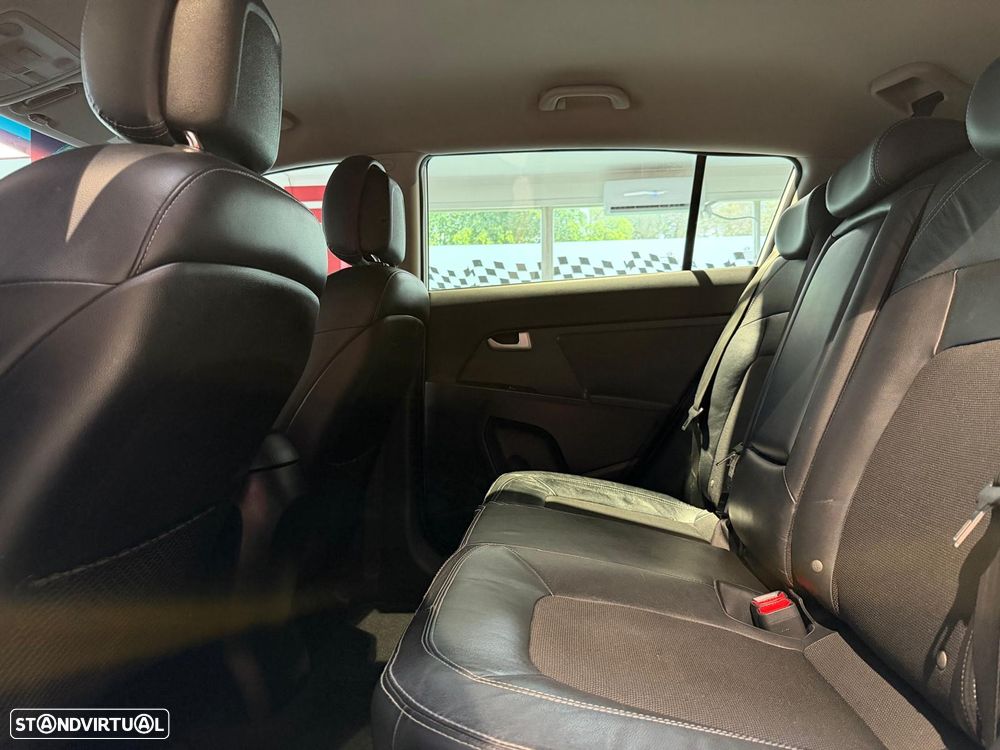 Kia Sportage 1.7 CRDI ISG More Edition - 12