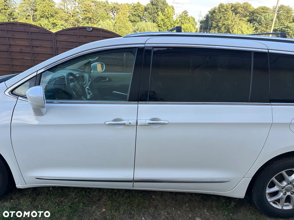Chrysler Pacifica - 13