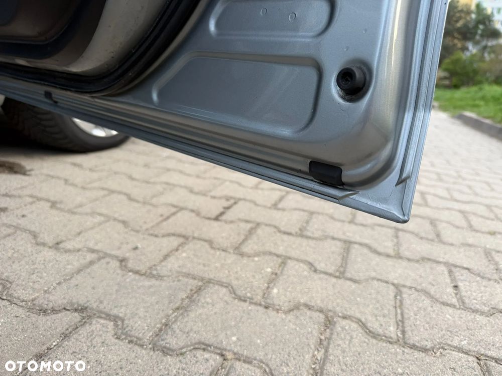 Toyota Auris 1.8 HSD Luna - 21