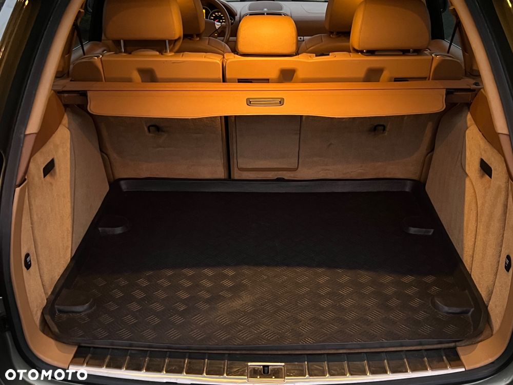 Porsche Cayenne - 34