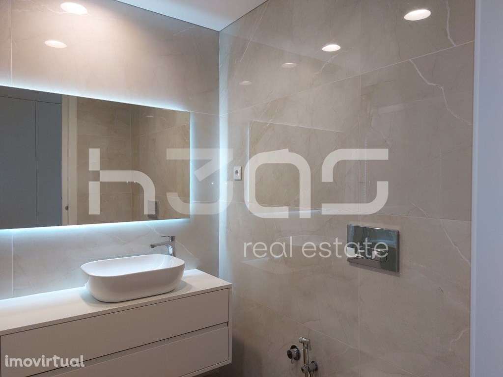 APARTAMENTO T3 COM EXCELENTES VARANDAS E GARAGEM FECHADA - Grande imagem: 3/20