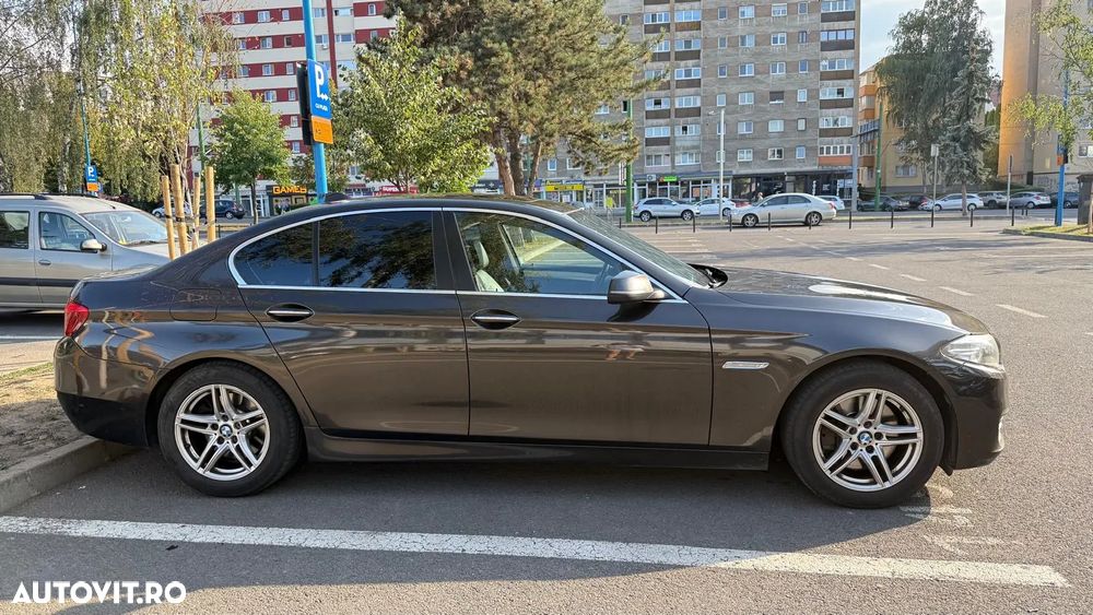 BMW Seria 5 525d xDrive AT - 17
