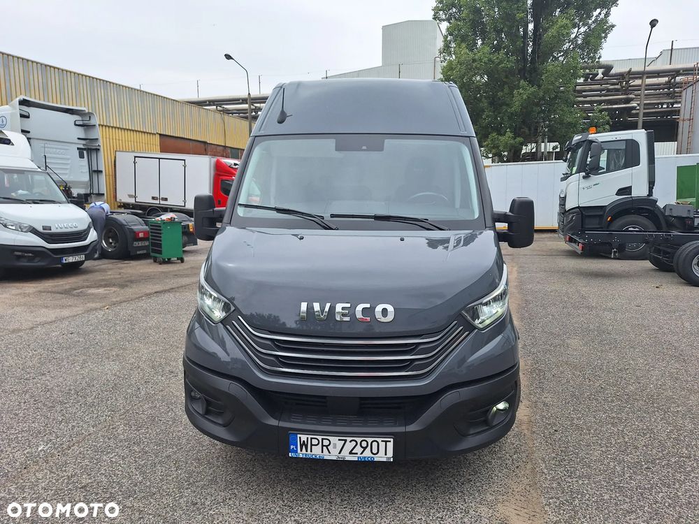 Iveco Daily 35S18 furgon 16m max długi Hak 3,5t Ledy Kamera Sklejka - 2