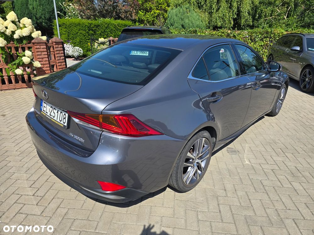 Lexus IS - 4