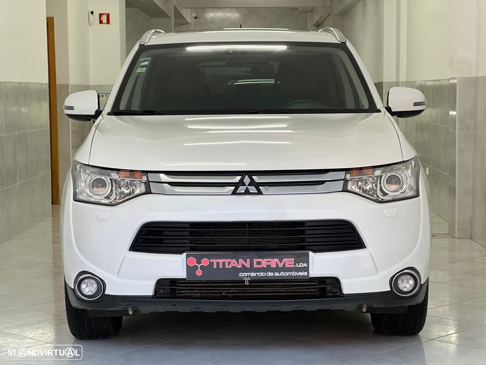 Mitsubishi Outlander 2.2 DI-D Instyle Navi - 2