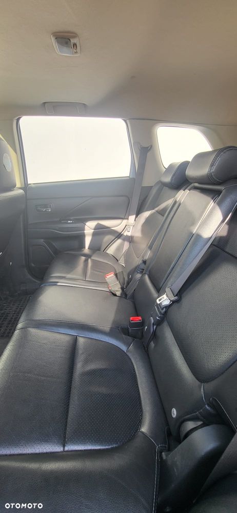Mitsubishi Outlander Instyle NAVI + - 10