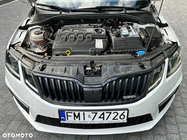 Skoda Octavia Combi 2.0 TDI RS - 20