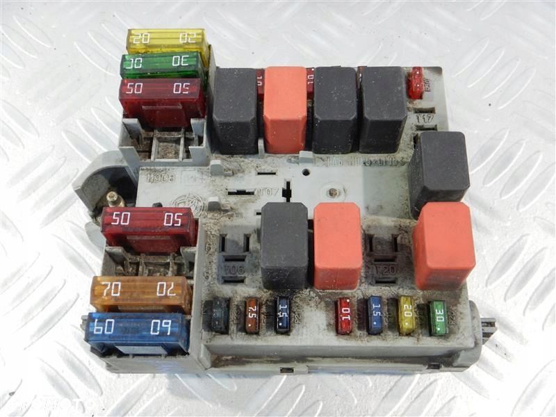 SKRZYNKA BEZPIECZNIKÓW FIAT STILO 1,9 JTD 115 KM 01-07 R 46846109 - 1