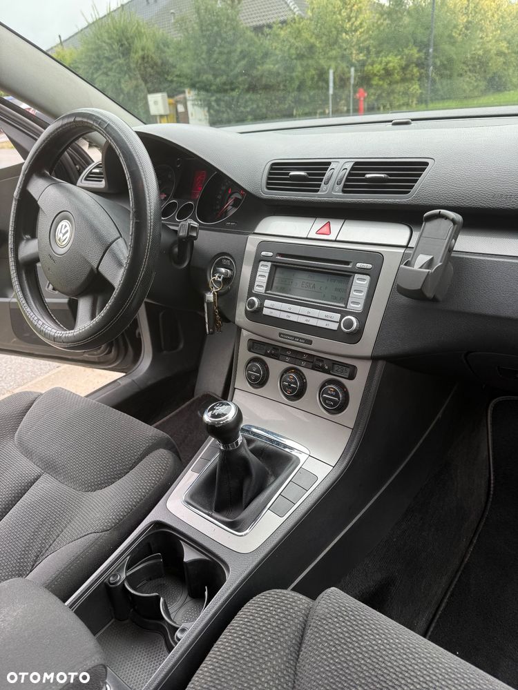 Volkswagen Passat 1.9 TDI Highline - 28