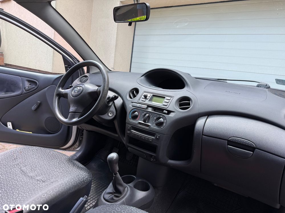 Toyota Yaris - 10