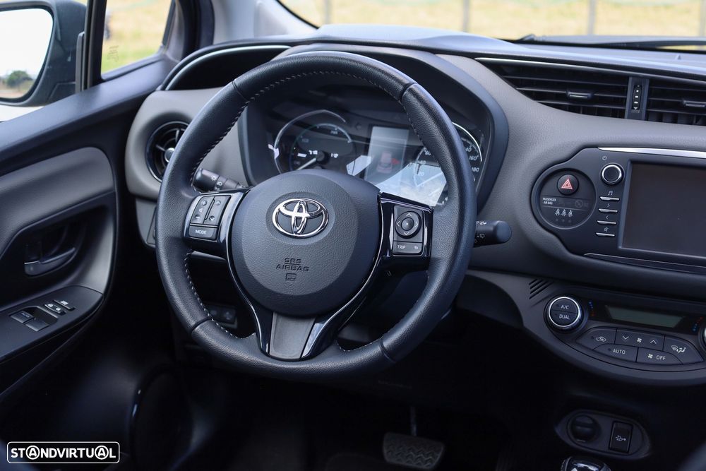 Toyota Yaris 1.5 HSD Comfort +P.Style+P.Techno - 13