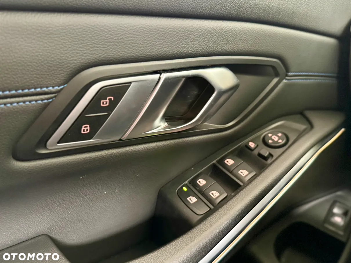 BMW Seria 3 320d xDrive M Sport sport - 12