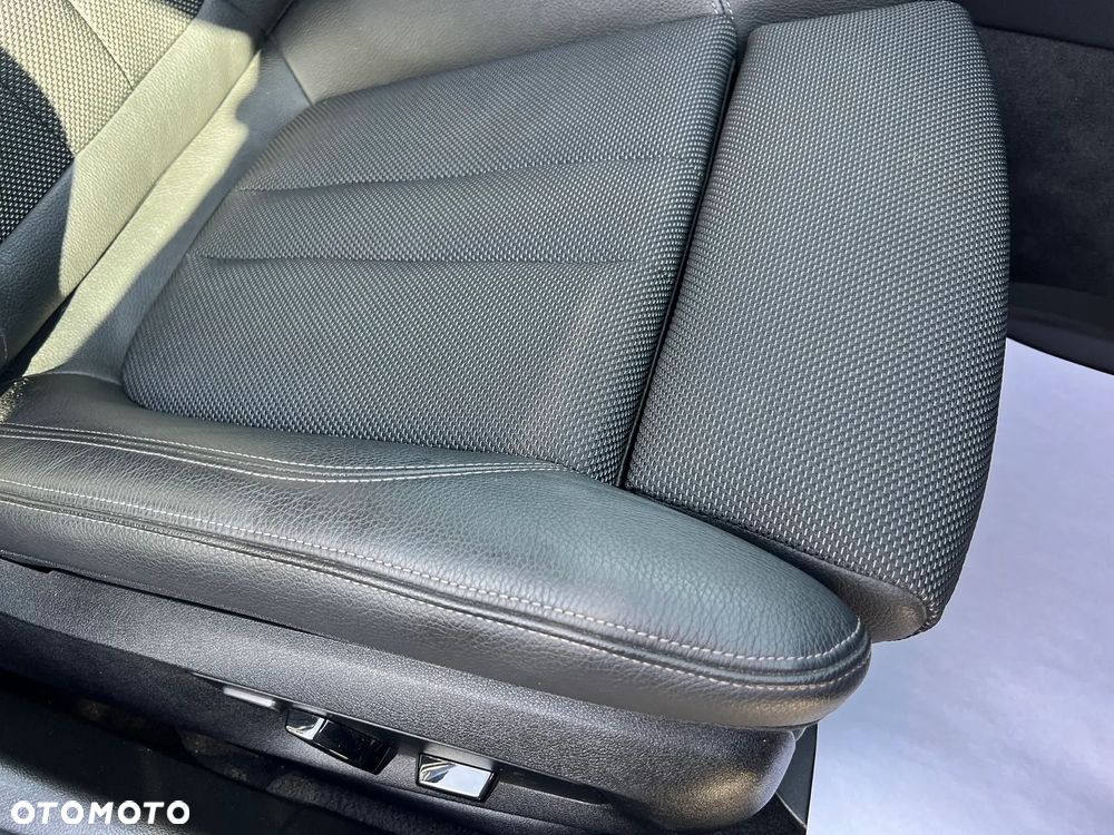 BMW Seria 5 520d Sport Line - 31