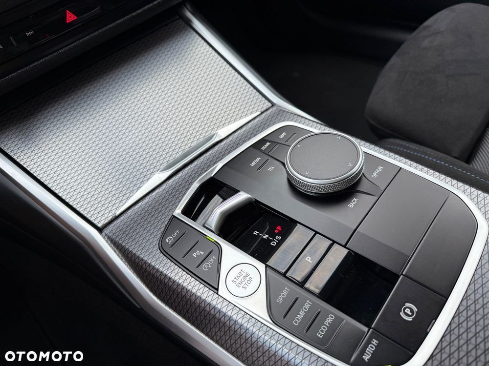 BMW Seria 3 330i xDrive M Sport - 37