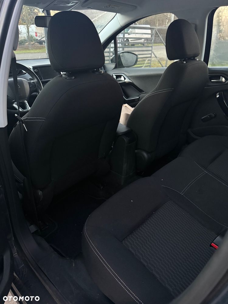 Peugeot 208 - 11