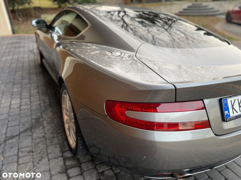 Aston Martin DB9 Standard - 9