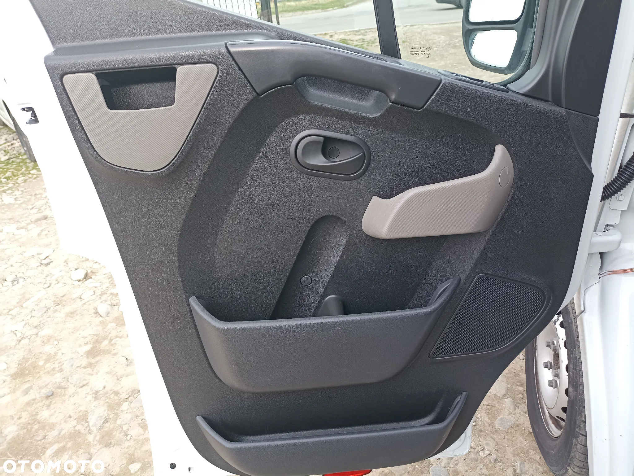 Nissan NV400 - 14