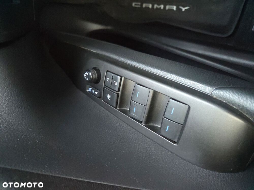 Toyota Camry 2.5 Hybrid Comfort CVT - 21