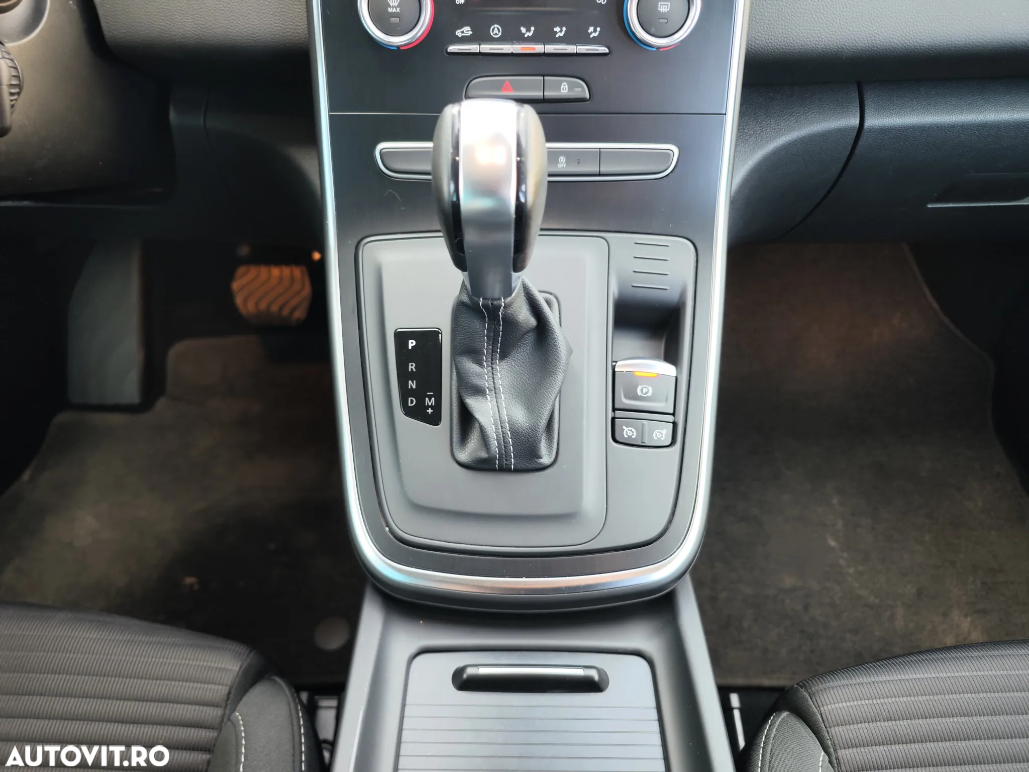 Renault Grand Scenic BLUE dCi 120 EDC BUSINESS EDITION - 21