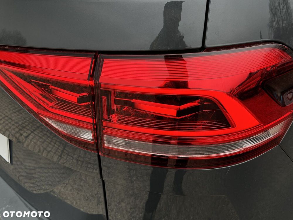 Volkswagen Touran - 11