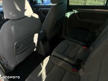 Volkswagen Touran - 12