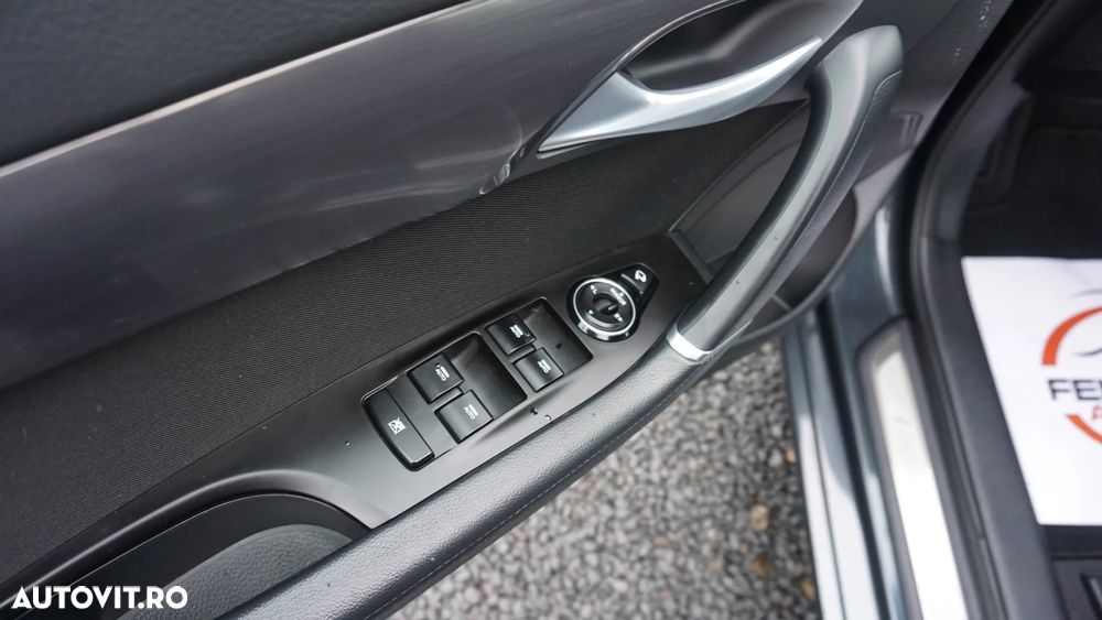 Hyundai i40 i40cw 1.7 CRDi Automatik Fifa World Cup Edition Gold - 18