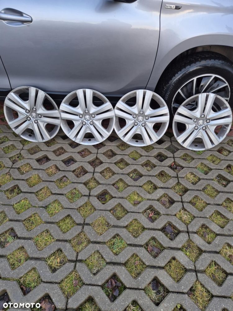 Peugeot 2008 1.6 BlueHDi Style - 21