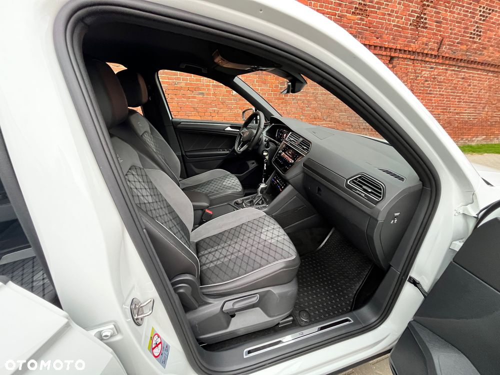 Volkswagen Tiguan 2.0 TDI SCR 4MotION DSG R-Line - 17
