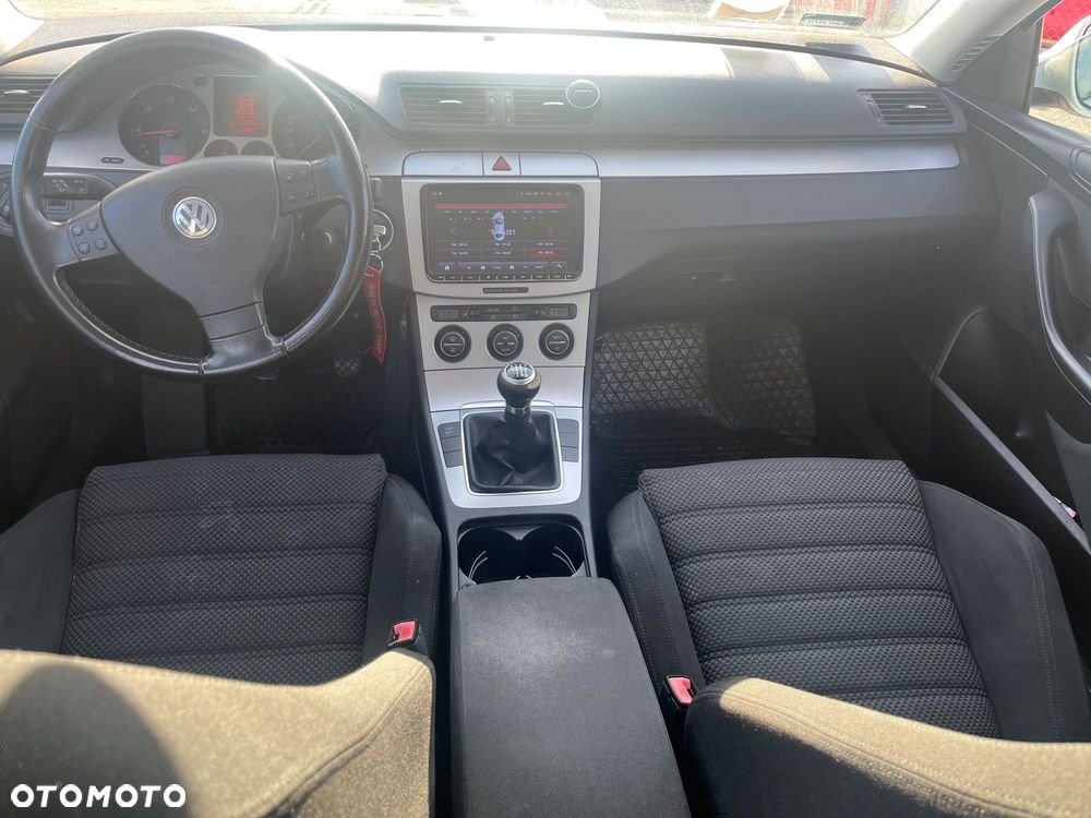 Volkswagen Passat 2.0 TDI DPF BlueMotion Technology Comfortline - 11