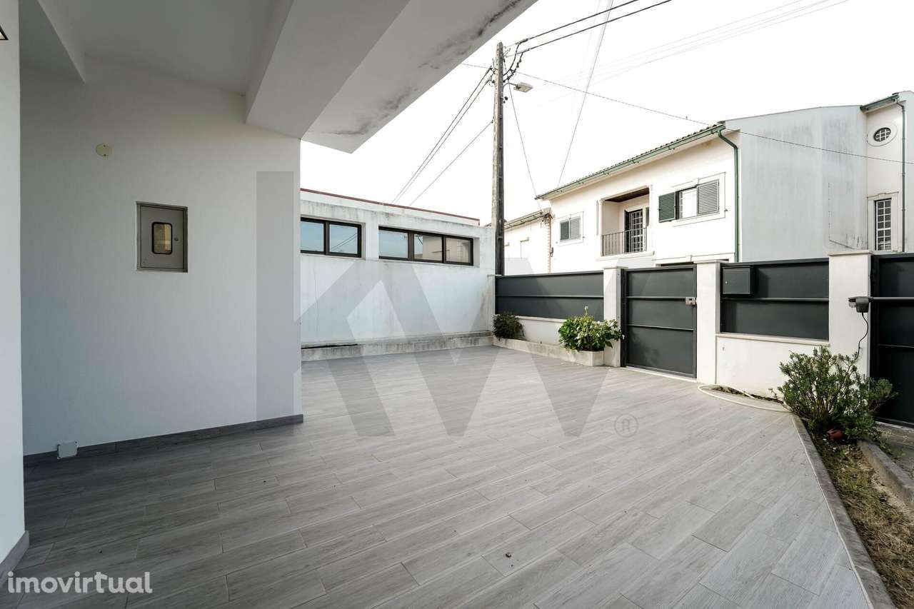 Moradia T4 com terreno, zona exterior equipada e anexos em Coimbra, Sã - Grande imagem: 3/35