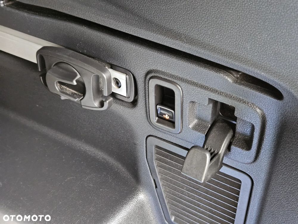 Volkswagen Touran 2.0 TDI SCR (BlueMotion Technology) Highline - 33