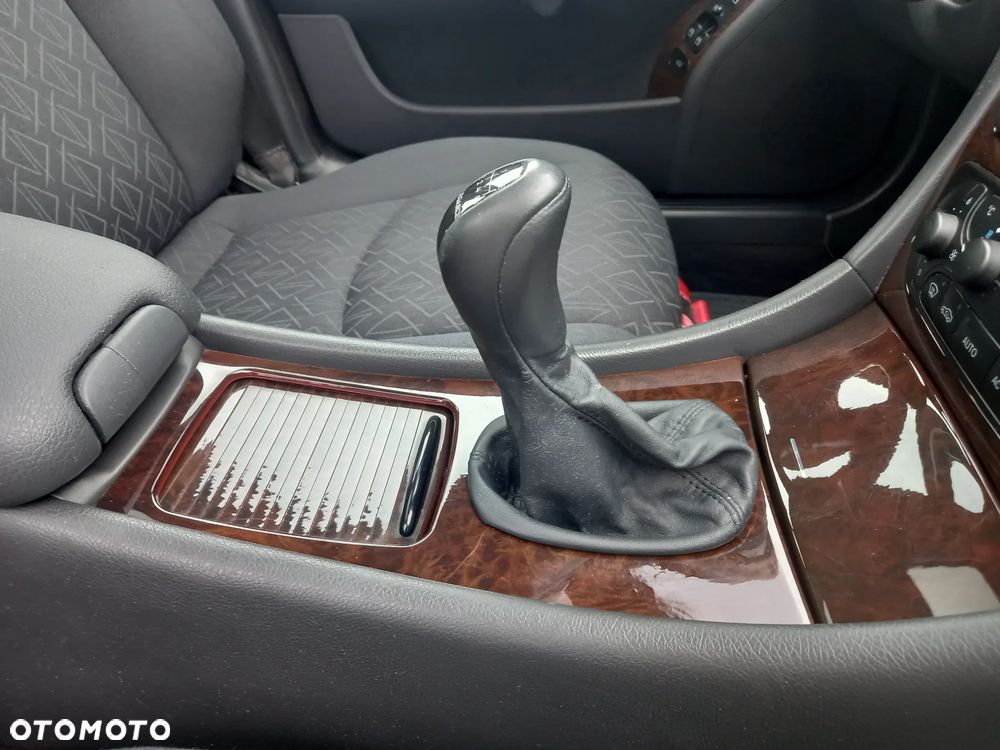 Mercedes-Benz Klasa C 180 Kompressor Elegance - 26