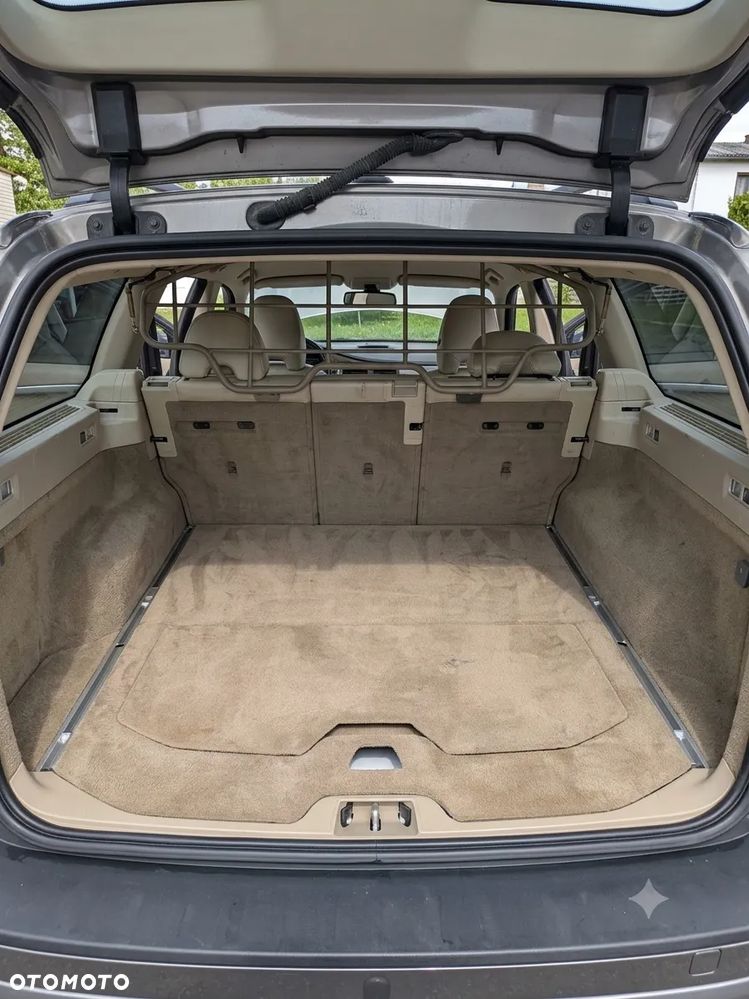 Volvo XC 70 D5 AWD Momentum - 6