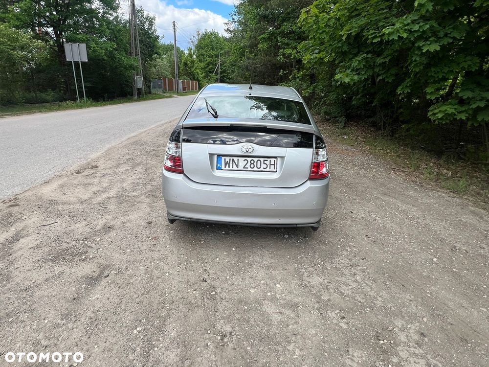 Toyota Prius - 4